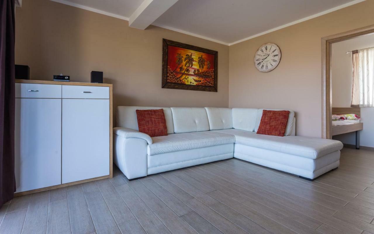 Apartment Trava Klimno Exterior photo