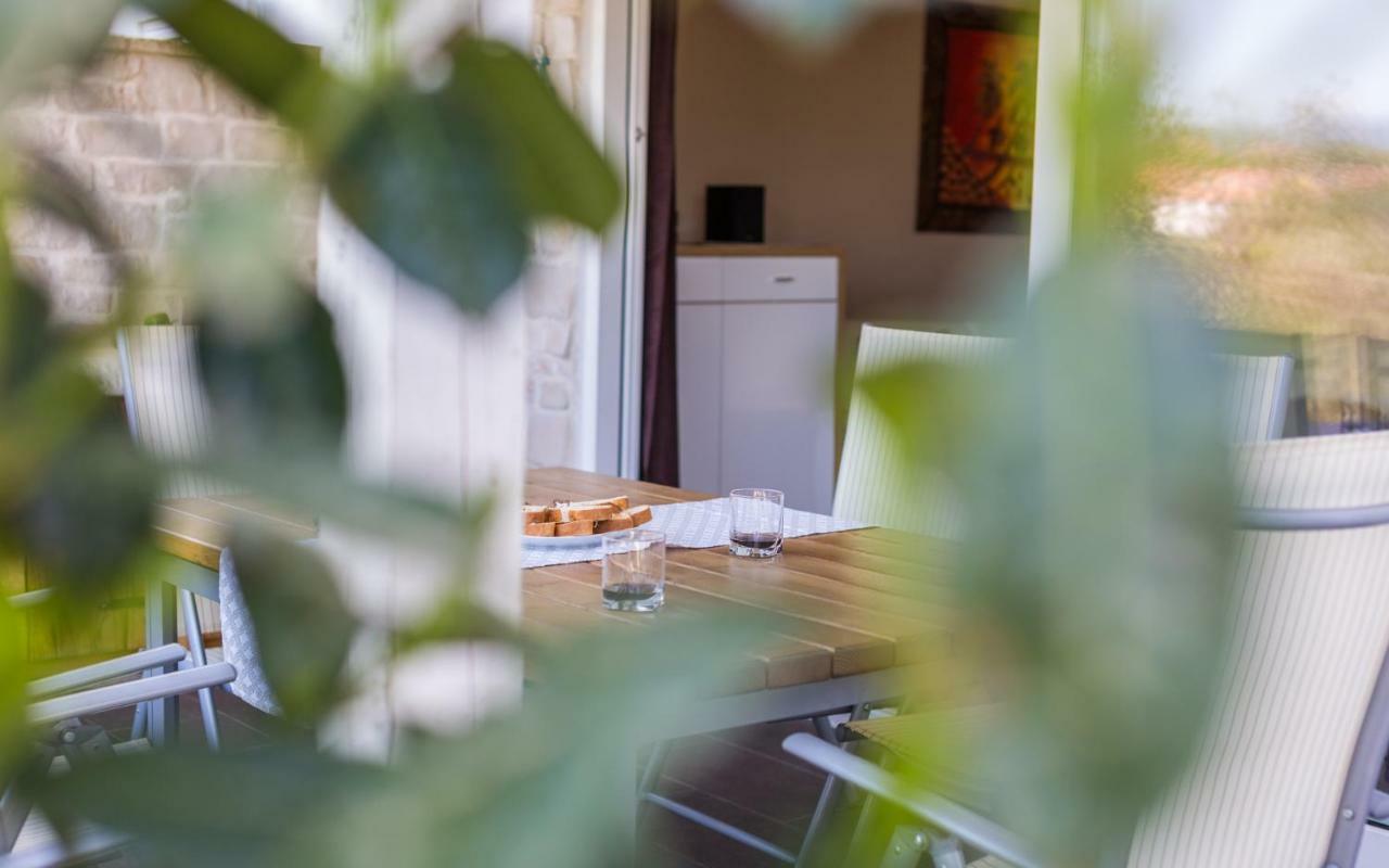 Apartment Trava Klimno Exterior photo